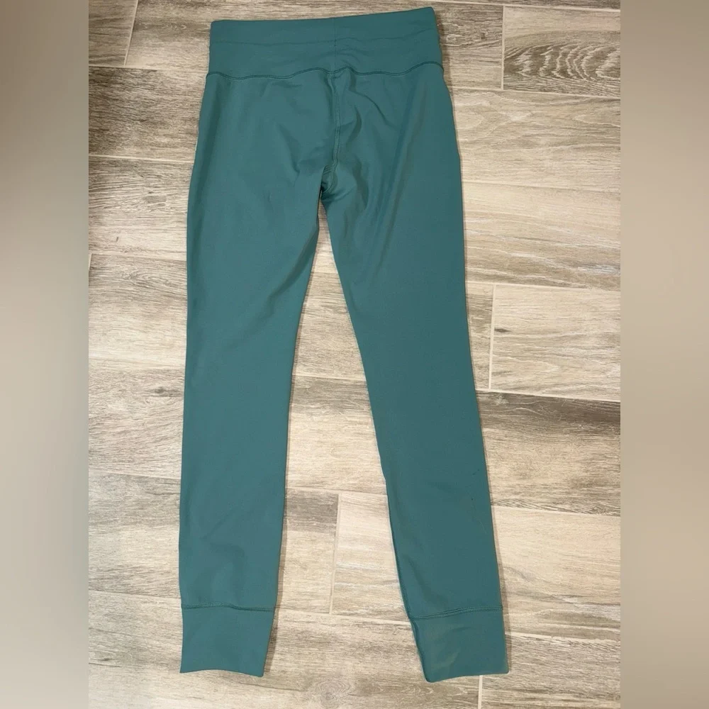 Vuori Daily Leggings-PLEASE SEE MEASUREMENTS. - Picture 4 of 10